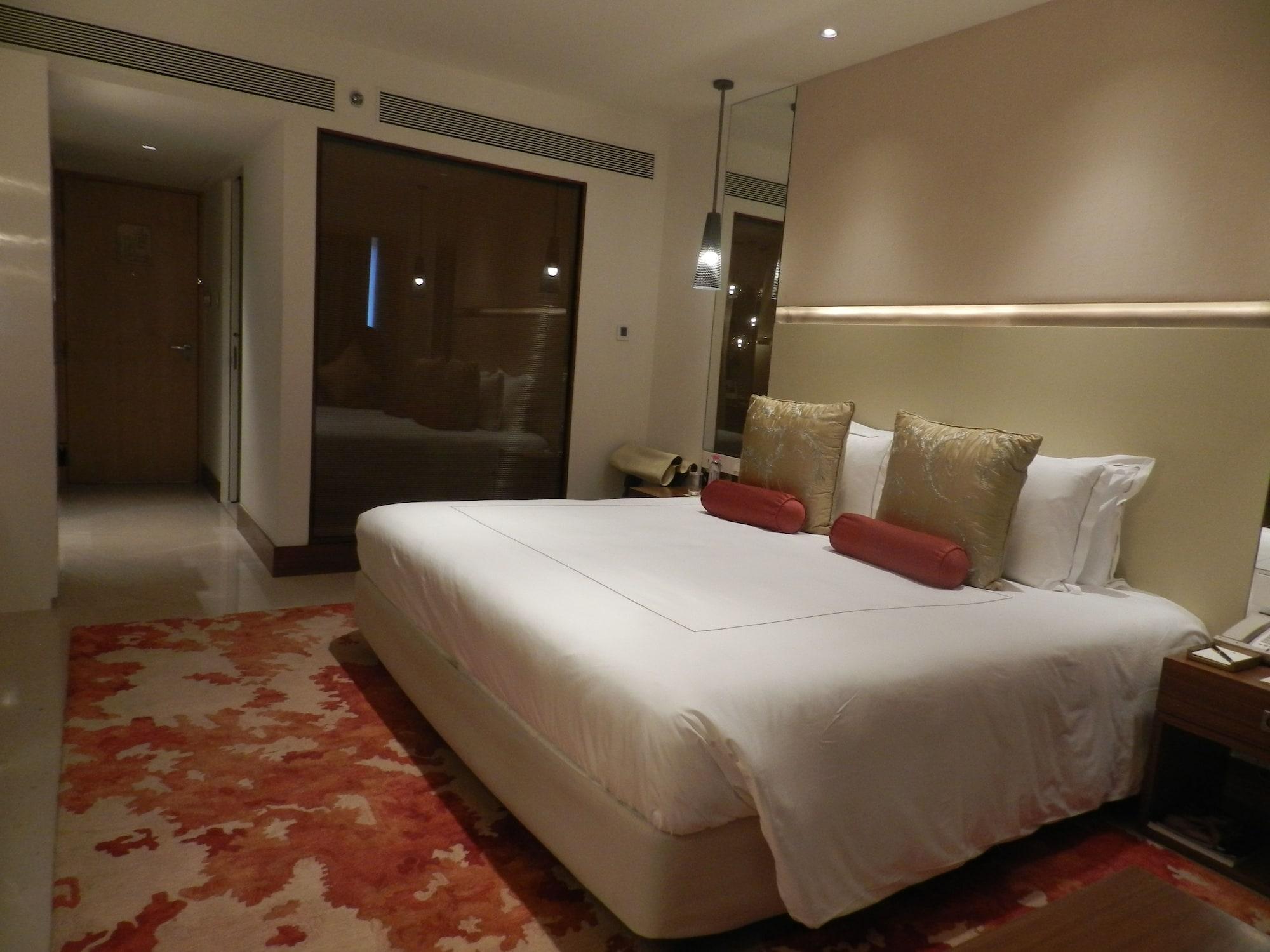 The Taj Mahal Tower, Mumbai Hotel Ngoại thất bức ảnh A bedroom at the hotel