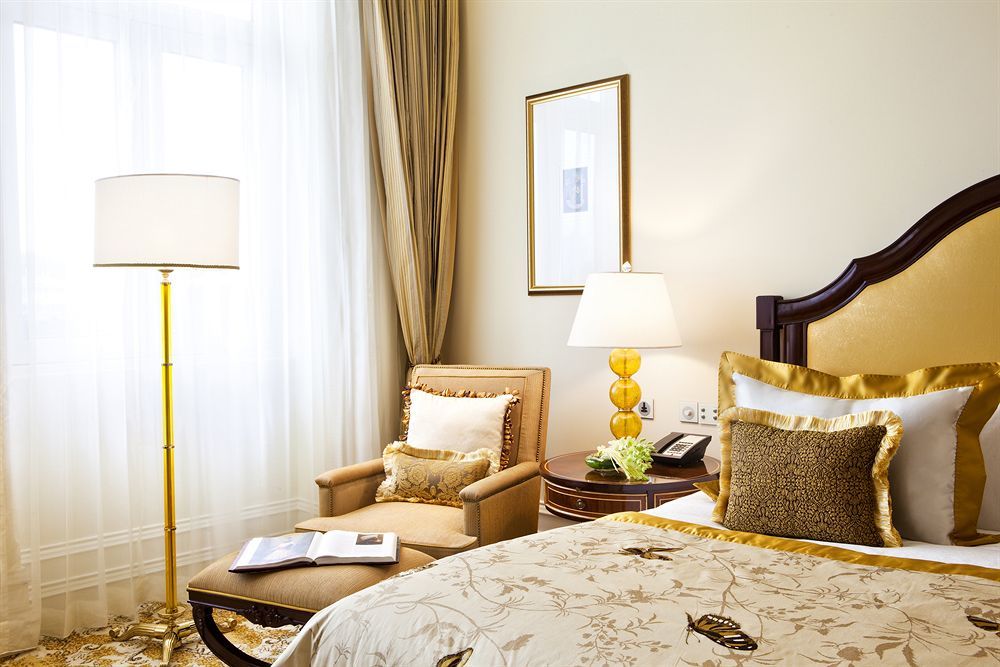 The Taj Mahal Tower, Mumbai Hotel Ngoại thất bức ảnh A bedroom at the Imperial Hotel